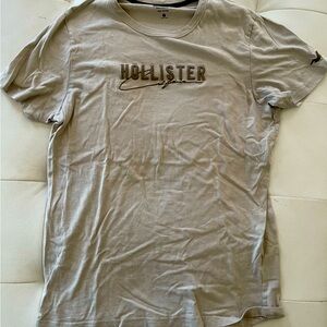 Holister tee